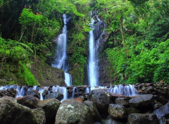 Wisata Alam Air Terjun Curug Kembar