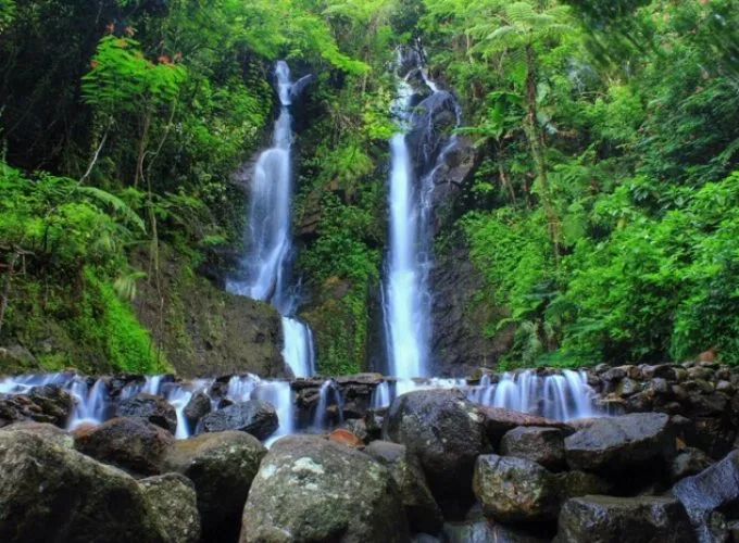Wisata Alam Air Terjun Curug Kembar